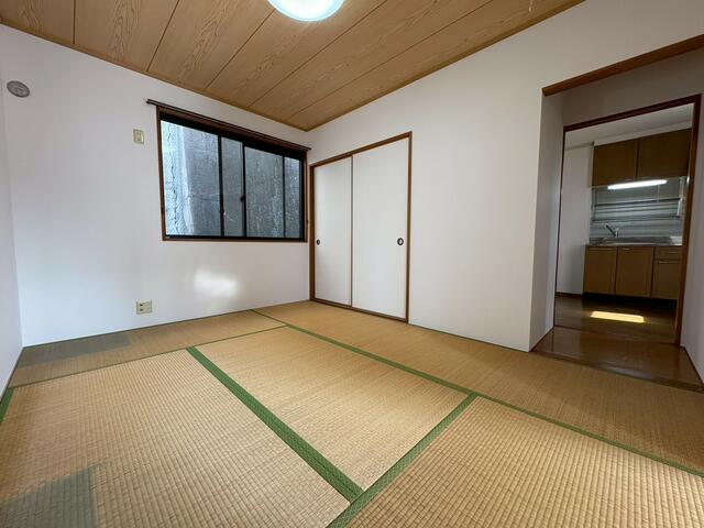 リビング以外の居室／和室６畳（畳表替え済）、板の間有
