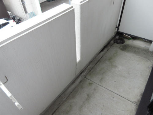 バルコニー／朝日差し込む東向き