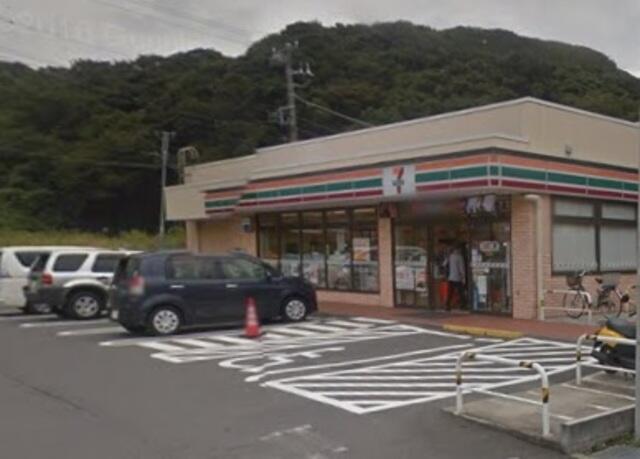 セブンイレブン鎌倉津西店 (581m)