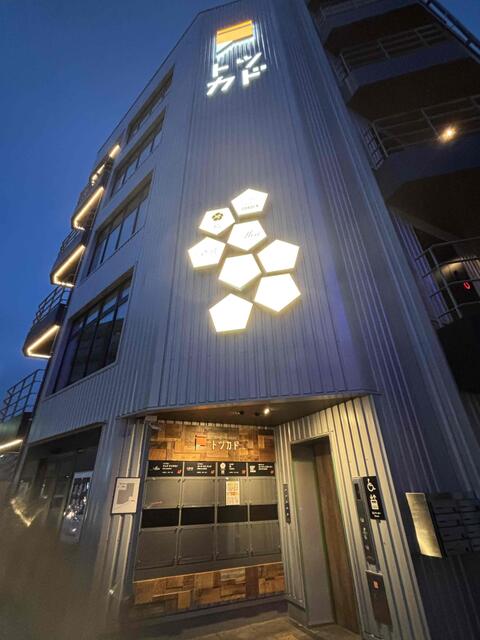 夜もライトアップされ、遠くからでも視認性の高いトツカドです