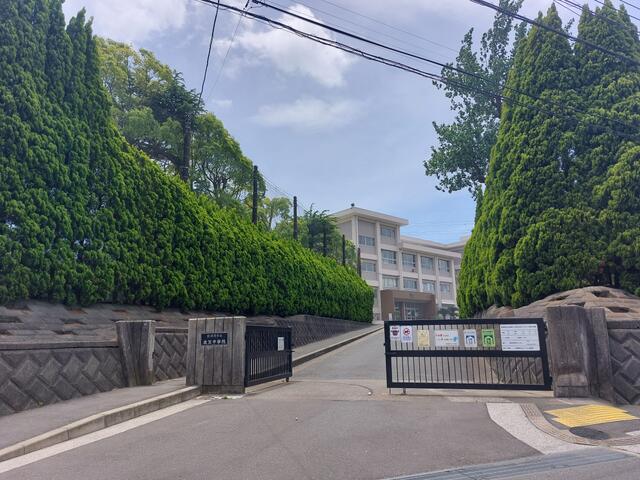 衣笠中学校 (1,600m)