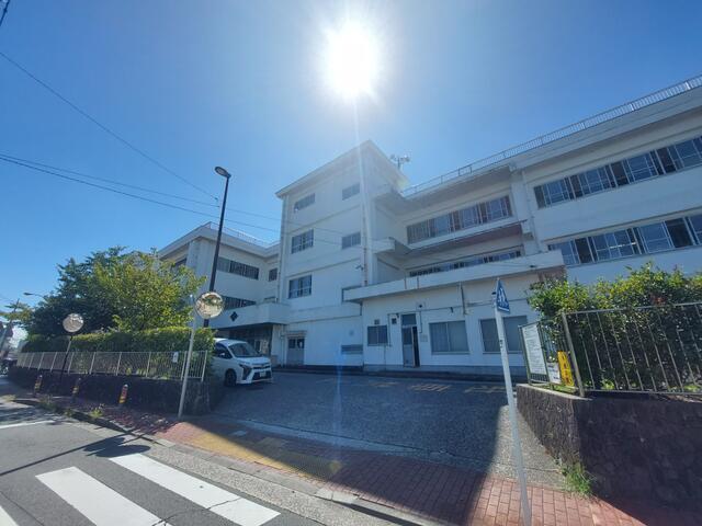 衣笠小学校 (400m)