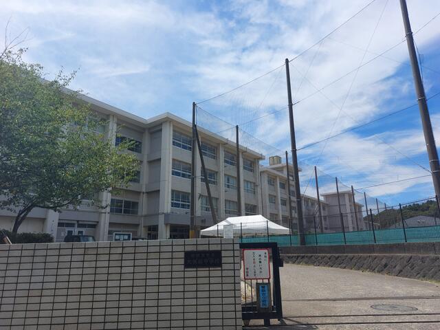横須賀市立大矢部中学校 (1,463m)
