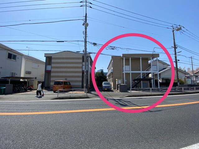 現地（外観）／右（○）のアパートです