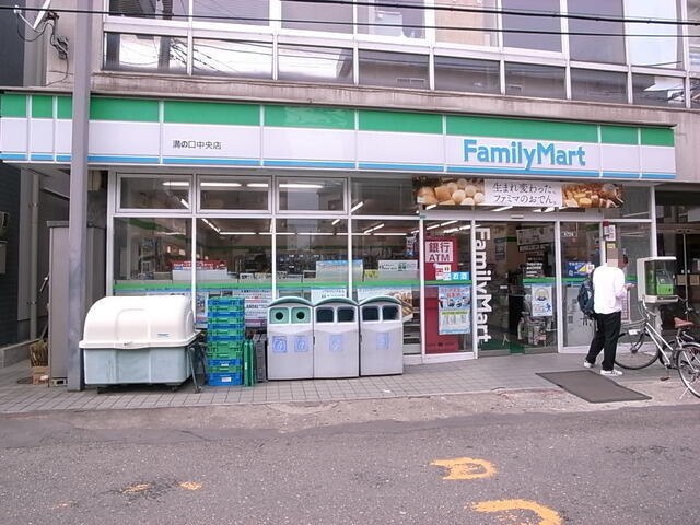ファミリーマート (200m)