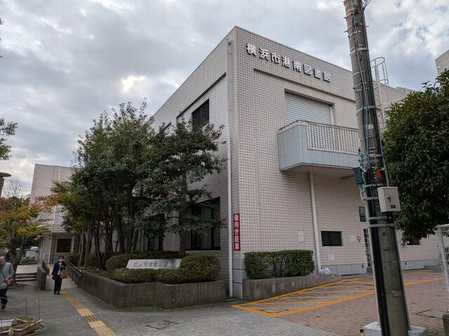 図書館 (500m)