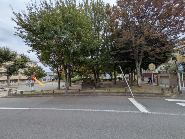 公園 (500m)