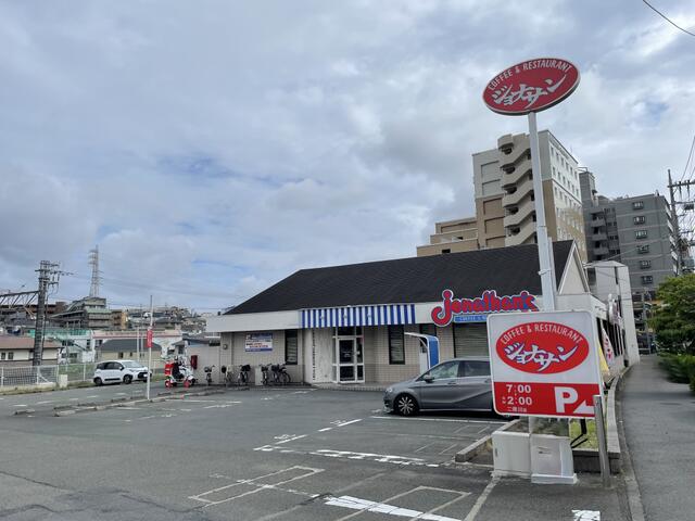 ジョナサン二俣川店 (86m)