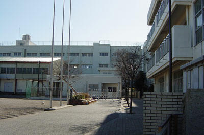 横浜市立二俣川小学校 (398m)
