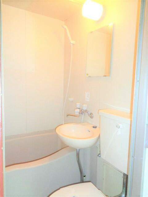 浴室／トイレと同室です