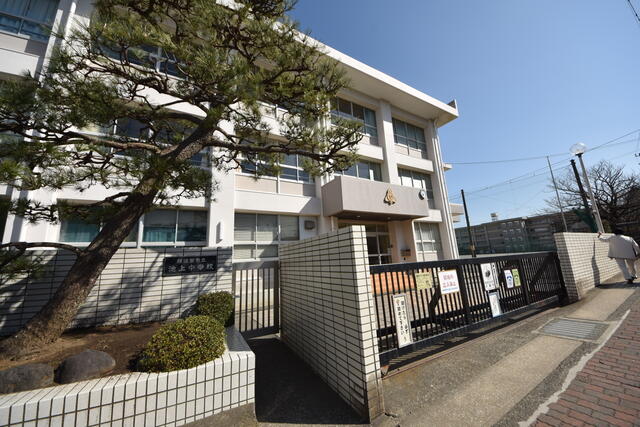 横須賀市立池上中学校 (521m)