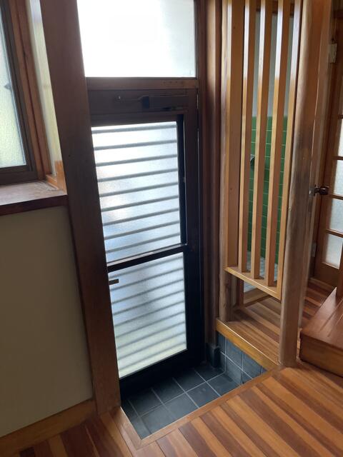 リビング以外の居室／勝手口