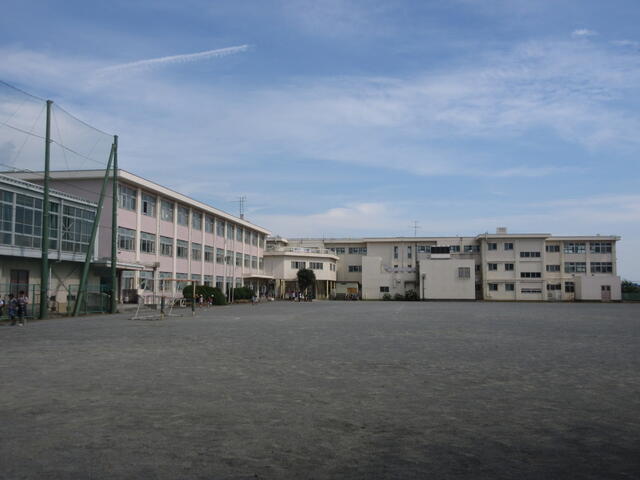 綾瀬市立天台小学校 (250m)