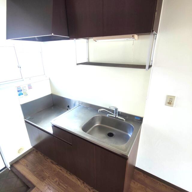 キッチン／収納棚もあるので調理する人にはぴったりです。