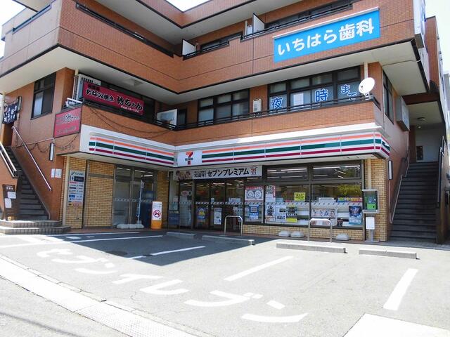 セブンイレブン横須賀長沢駅前店 (187m)