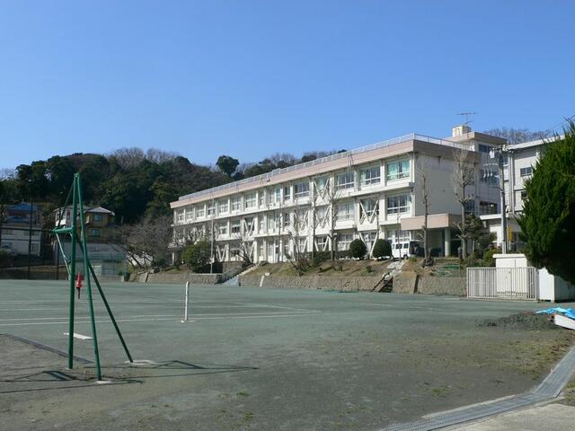 横須賀市立北下浦中学校 (363m)