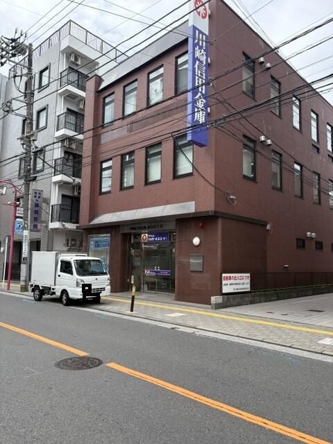 川崎信用金庫鹿島田支店 (155m)