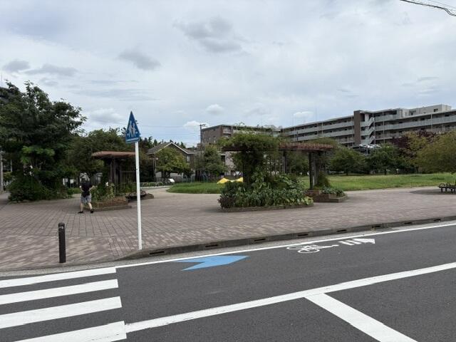 春風公園 (300m)