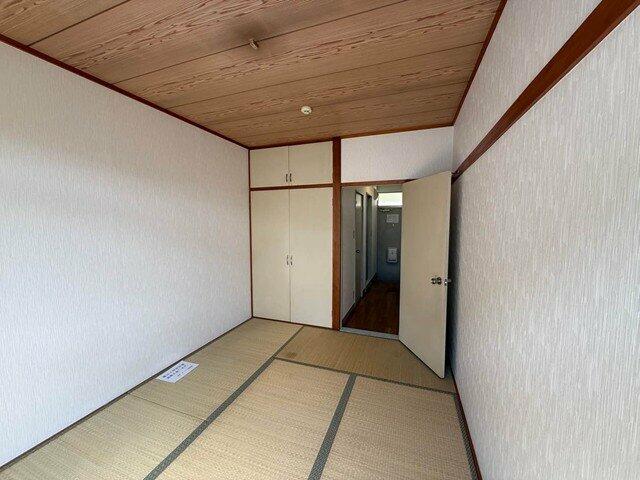 リビング以外の居室／南西向き和室6帖☆クローゼットがあります♪お洋服の多い方もお