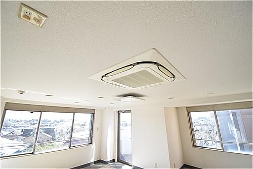 内装等は前テナントの残置物になります