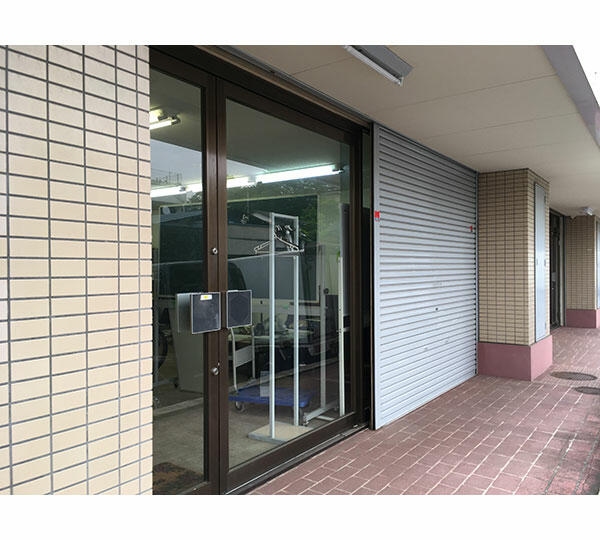 現地（外観）／全面ガラス張り／撮影日2021-05-08