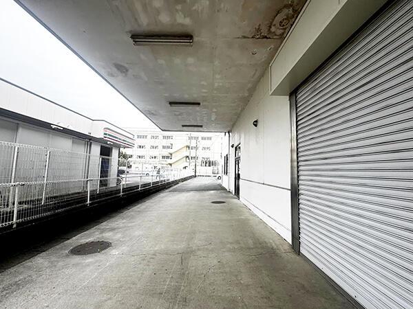 現地（外観）／シャッター付き荷捌きスペース／撮影日2026-04-30