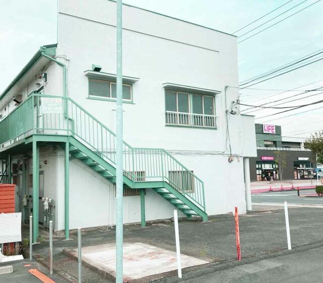 現地（外観）／２階への外階段