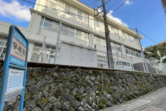 「泉小中学校」まで徒歩約４分／撮影日2025-10-17