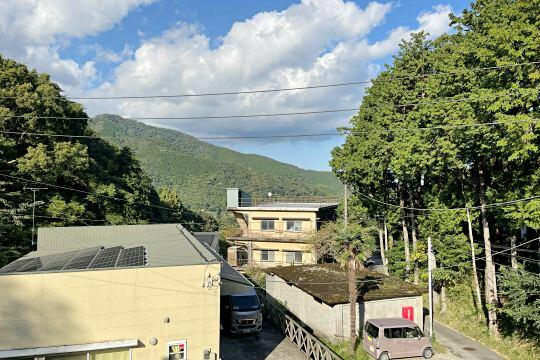 住戸からの眺望／山並みを望む閑静な環境です／撮影日2025-10-17