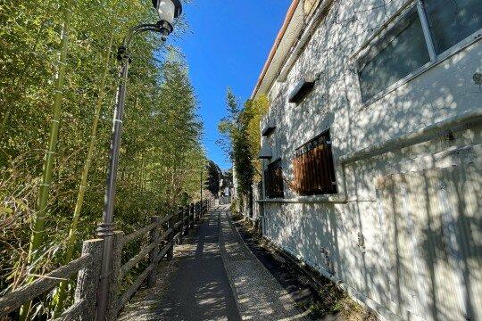 現地（外観）／建物南側には千歳川遊歩道がございます