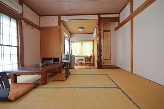 リビング以外の居室／落ち着いた雰囲気の和室の部屋です