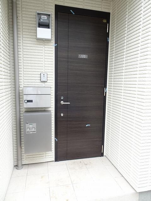 玄関／各戸宅配ＢＯＸ付