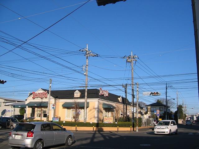 デニーズ六会店 (776m)