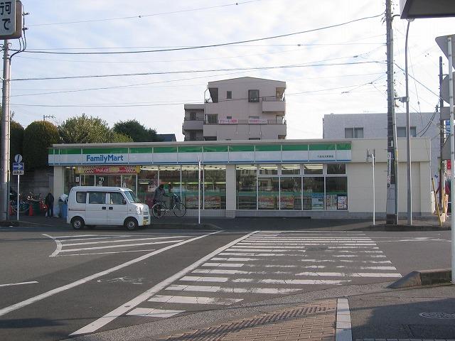 ファミリーマート六会日大駅前店 (413m)