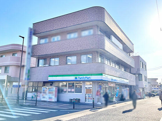 ファミリーマート愛甲石田駅前店 (219m)