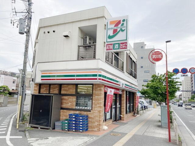 セブンイレブン横浜峰岡町店 (198m)