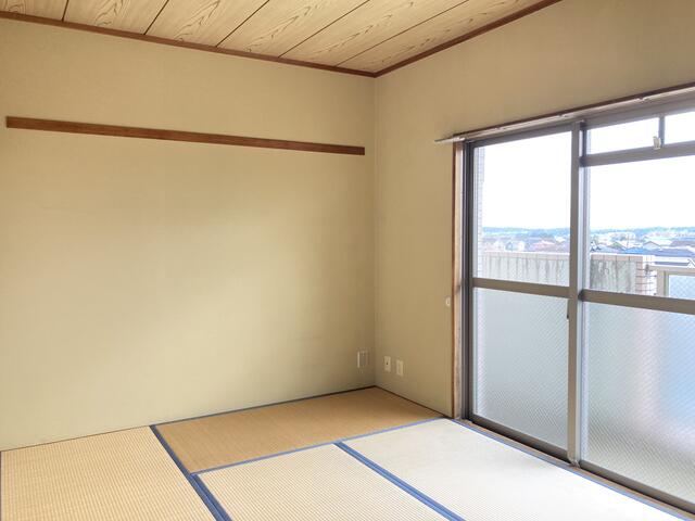 リビング以外の居室／南向きで明るいですよ☆