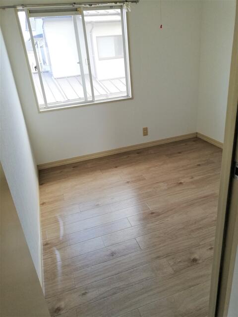 リビング以外の居室／洋室４．５帖