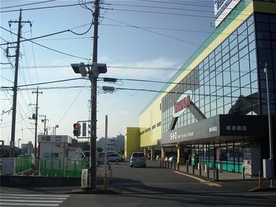 ヤマダ電機 (2,700m)