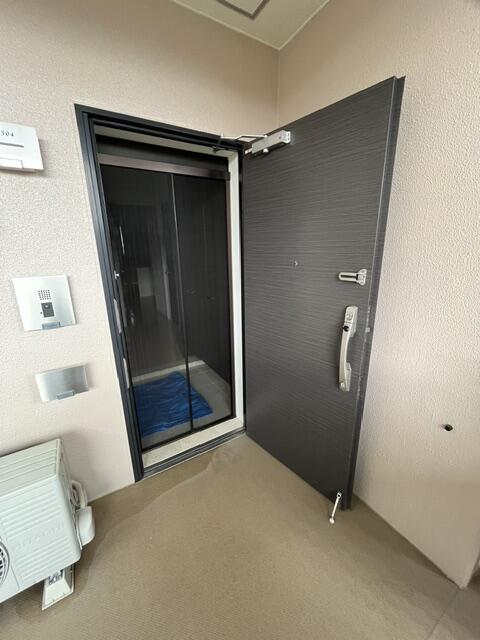 玄関／網戸付き玄関
