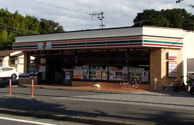 セブンイレブン横浜六ツ川店 (242m)