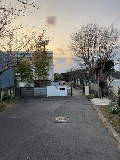 茅ヶ崎市立中島中学校 (1,198m)