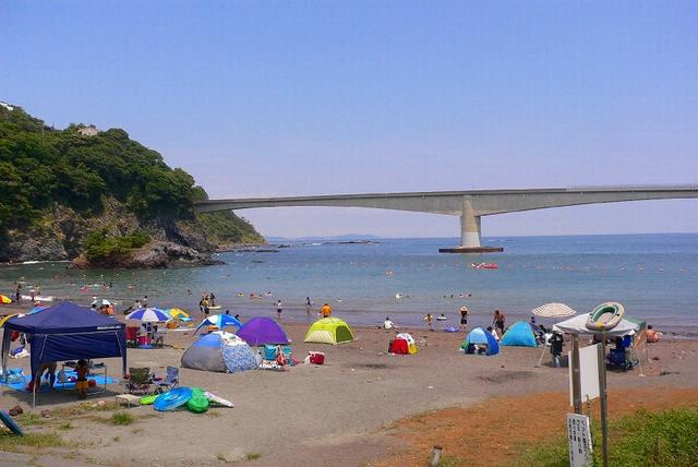 岩海水浴場 (1,400m)