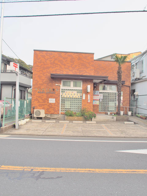 横浜岡村郵便局 (779m)