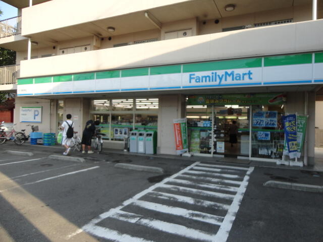 ファミリーマート (80m)