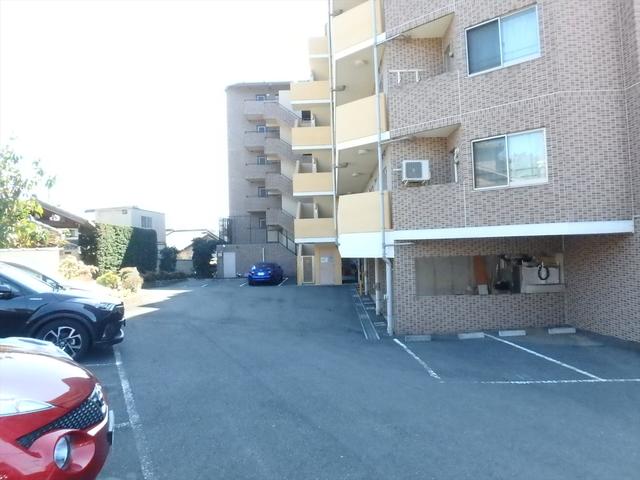 マンション内駐車場