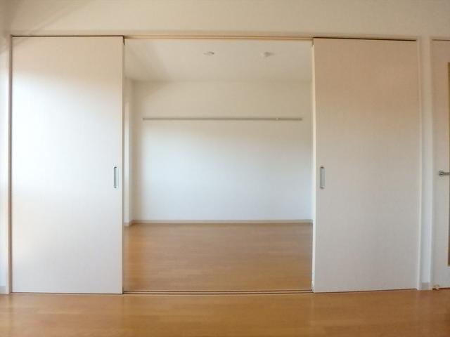 現地（外観）／リビングと洋室は開口できます