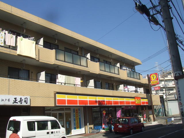 デイリーヤマザキ (600m)