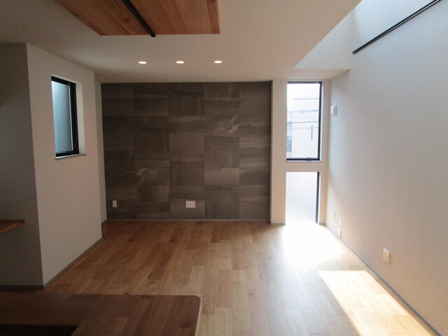 リビング／Ａ号棟のリビング。写真右側上部が吹き抜けになっておりますので