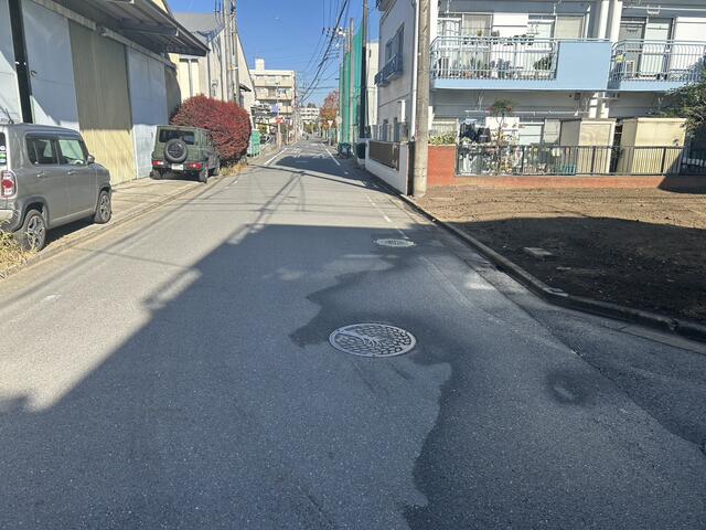 角地。西６Ｍ公道には９．１６Ｍ接しております。